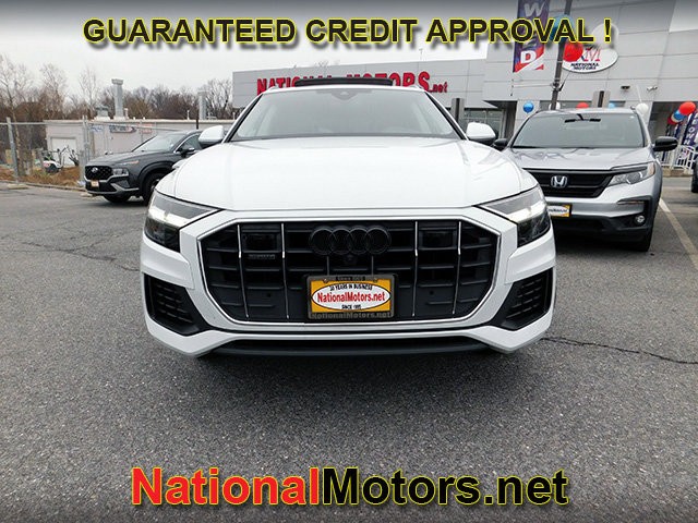 Audi Q8 Vehicle Full-screen Gallery Image 03