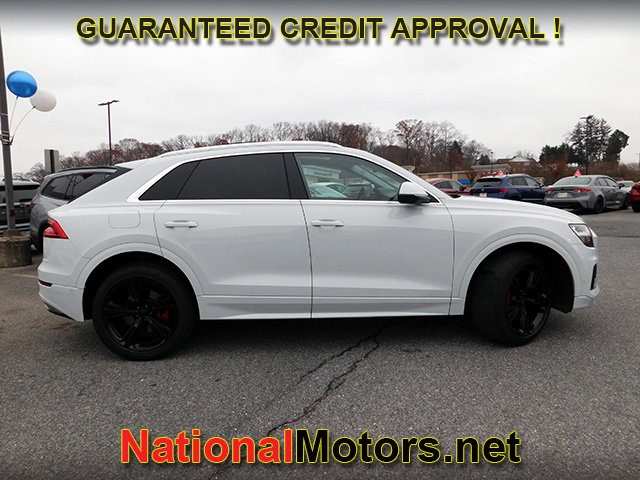 Audi Q8 Vehicle Full-screen Gallery Image 04