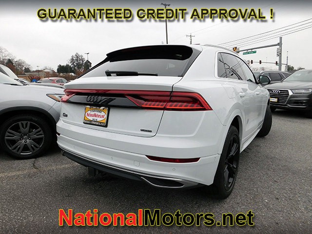 Audi Q8 Vehicle Full-screen Gallery Image 05