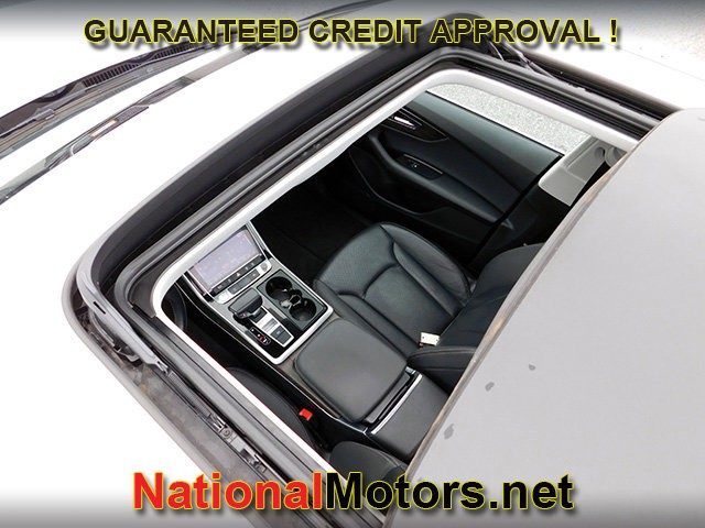 Audi Q8 Vehicle Full-screen Gallery Image 09