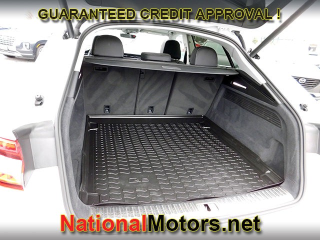 Audi Q8 Vehicle Full-screen Gallery Image 10