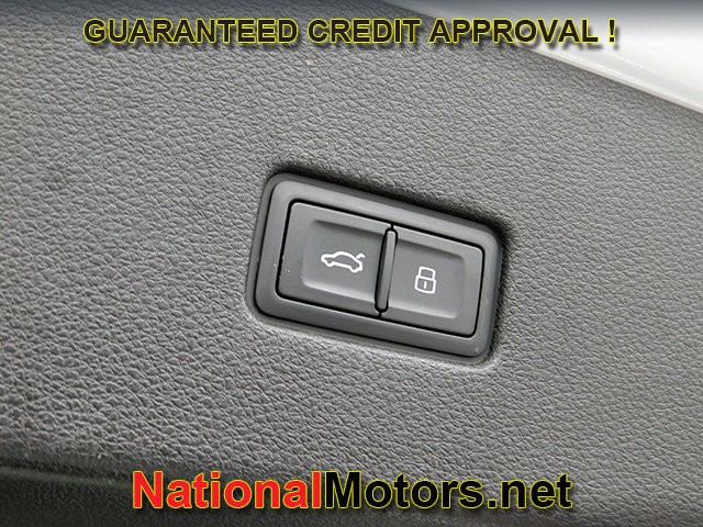 Audi Q8 Vehicle Full-screen Gallery Image 11