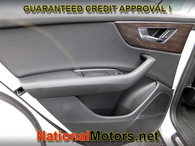 Audi Q8 Vehicle Full-screen Gallery Image 12