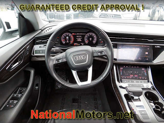 Audi Q8 Vehicle Full-screen Gallery Image 15