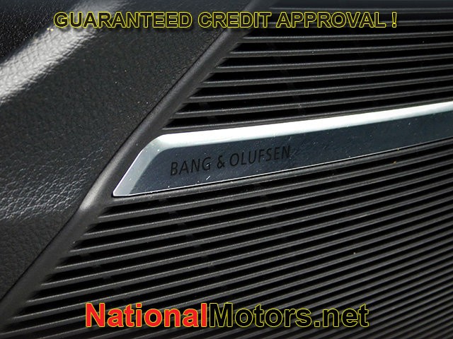 Audi Q8 Vehicle Full-screen Gallery Image 17