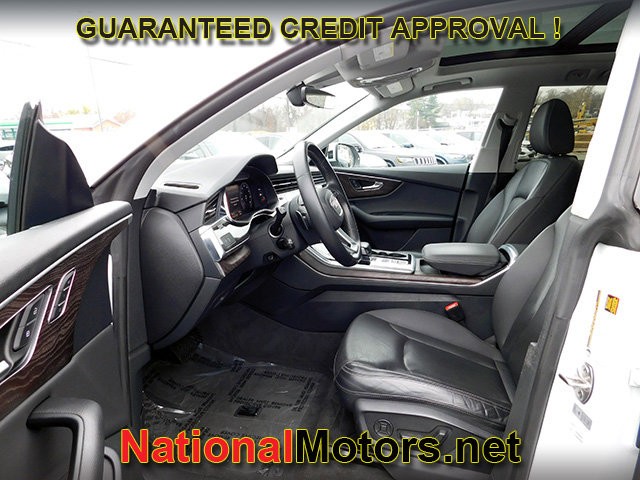 Audi Q8 Vehicle Full-screen Gallery Image 19