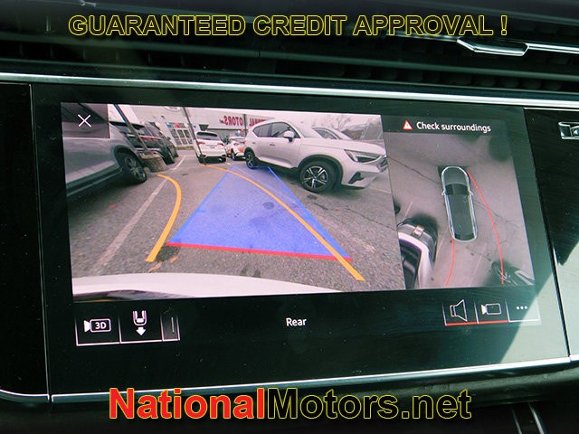 Audi Q8 Vehicle Full-screen Gallery Image 23