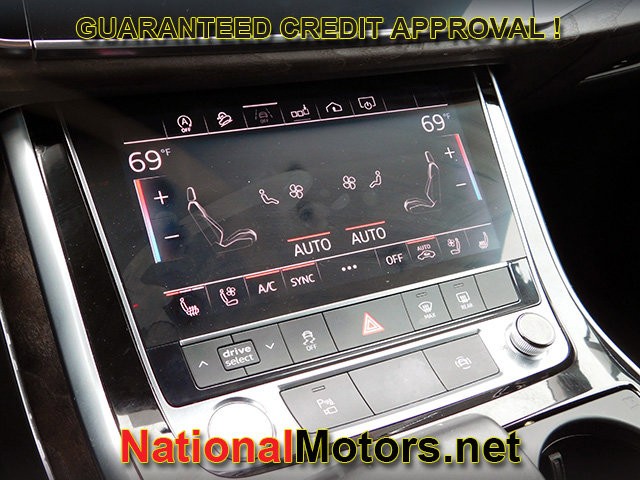 Audi Q8 Vehicle Full-screen Gallery Image 25