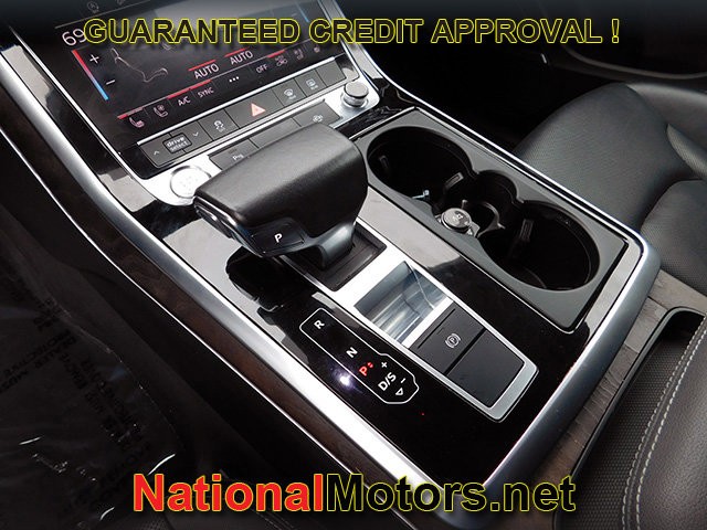 Audi Q8 Vehicle Full-screen Gallery Image 26