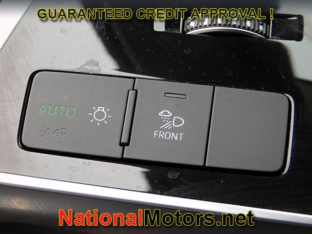 Audi Q8 Vehicle Full-screen Gallery Image 30