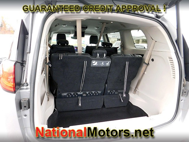 Chrysler Pacifica Vehicle Full-screen Gallery Image 04