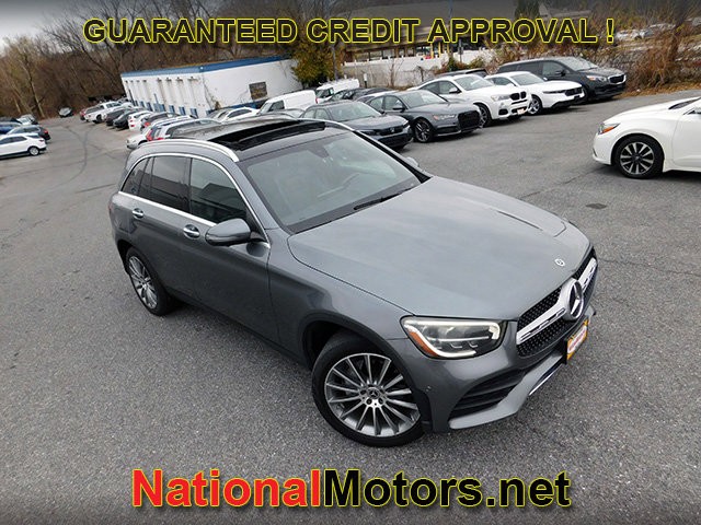 Mercedes-Benz GLC Vehicle Full-screen Gallery Image 02