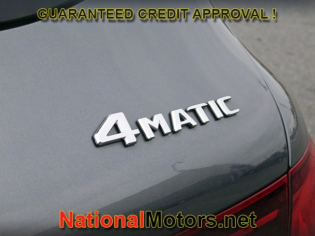 Mercedes-Benz GLC Vehicle Full-screen Gallery Image 06