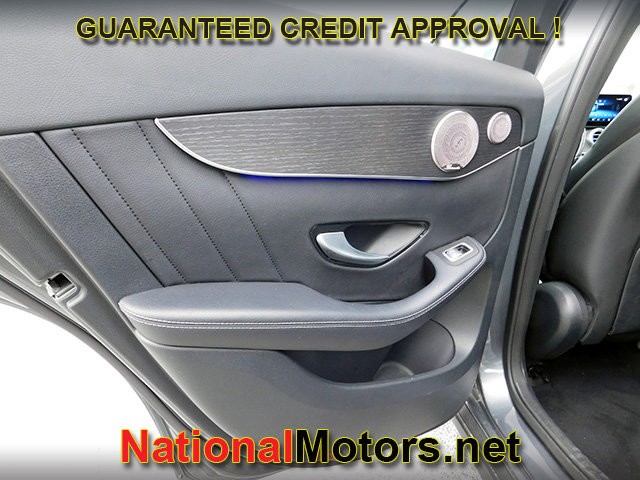 Mercedes-Benz GLC Vehicle Full-screen Gallery Image 11