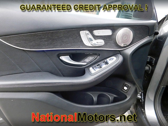 Mercedes-Benz GLC Vehicle Full-screen Gallery Image 15