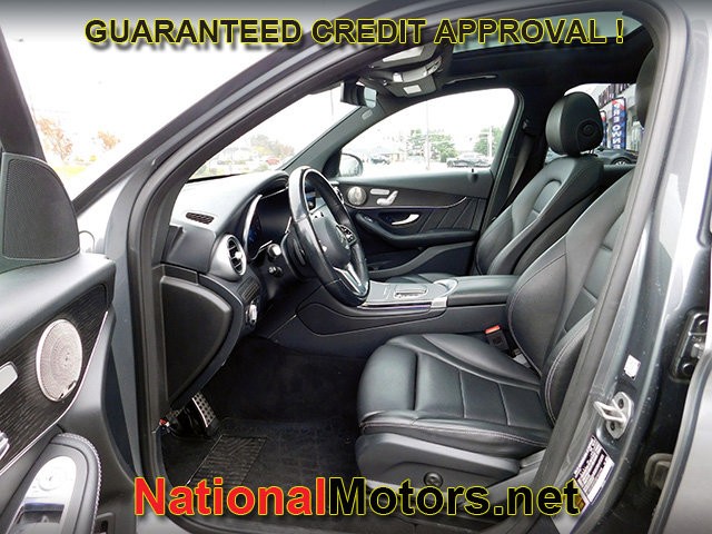 Mercedes-Benz GLC Vehicle Full-screen Gallery Image 16