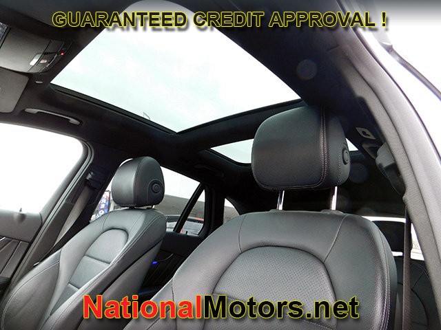 Mercedes-Benz GLC Vehicle Full-screen Gallery Image 18