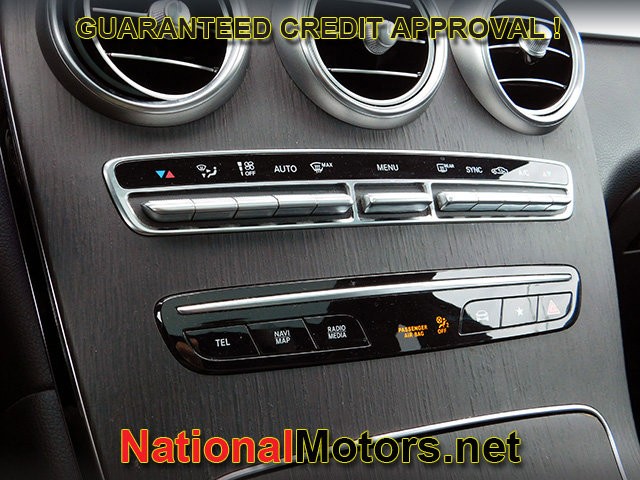 Mercedes-Benz GLC Vehicle Full-screen Gallery Image 21