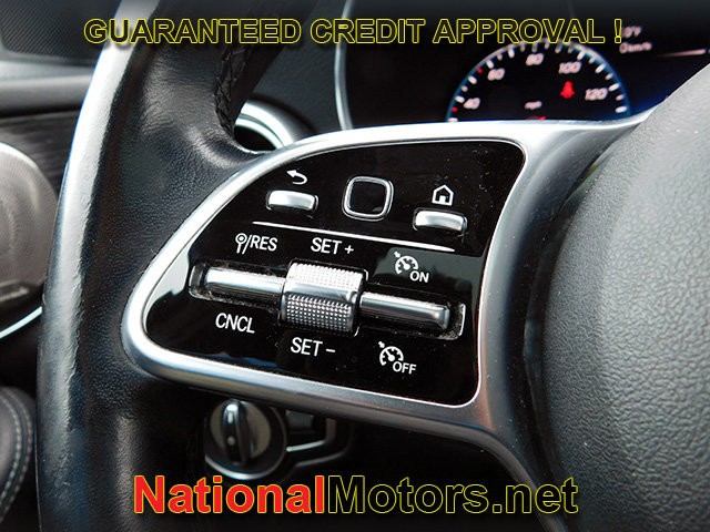 Mercedes-Benz GLC Vehicle Full-screen Gallery Image 24