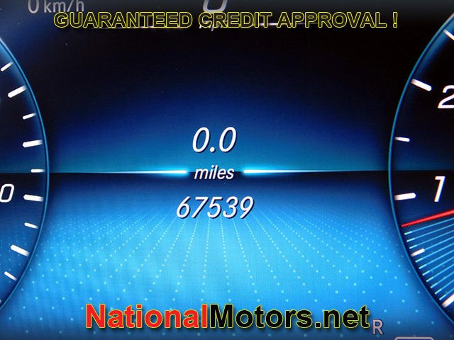 Mercedes-Benz GLC Vehicle Full-screen Gallery Image 25