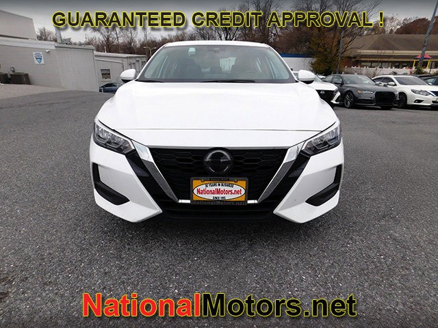 Nissan Sentra Vehicle Full-screen Gallery Image 03