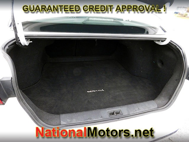 Nissan Sentra Vehicle Full-screen Gallery Image 07