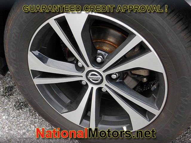 Nissan Sentra Vehicle Full-screen Gallery Image 08