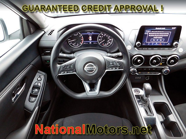 Nissan Sentra Vehicle Full-screen Gallery Image 11