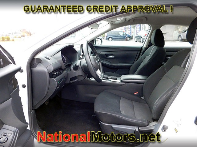 Nissan Sentra Vehicle Full-screen Gallery Image 14