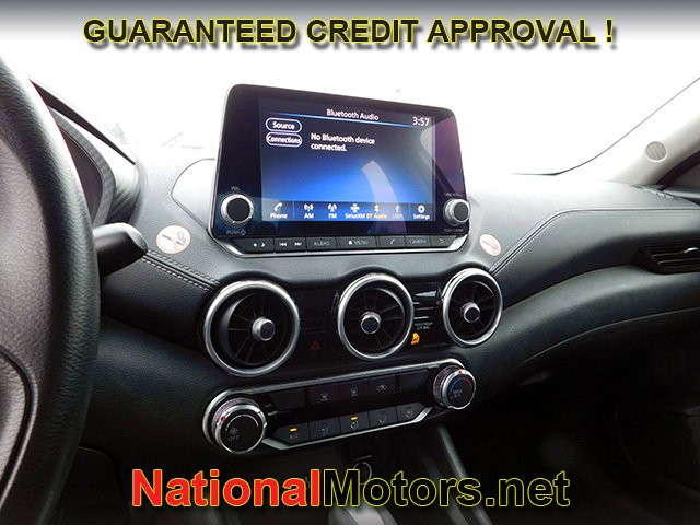 Nissan Sentra Vehicle Full-screen Gallery Image 16