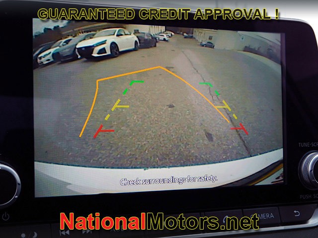 Nissan Sentra Vehicle Full-screen Gallery Image 17