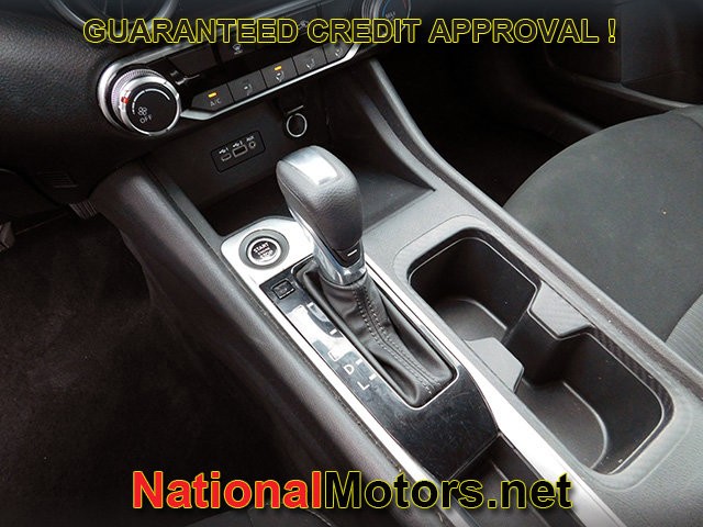 Nissan Sentra Vehicle Full-screen Gallery Image 18