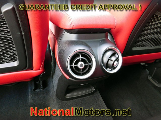 Alfa Romeo Stelvio Vehicle Full-screen Gallery Image 13