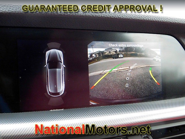 Alfa Romeo Stelvio Vehicle Full-screen Gallery Image 21