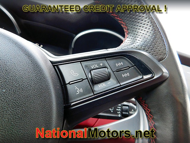 Alfa Romeo Stelvio Vehicle Full-screen Gallery Image 24