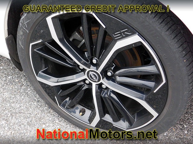 Nissan Altima Vehicle Full-screen Gallery Image 07