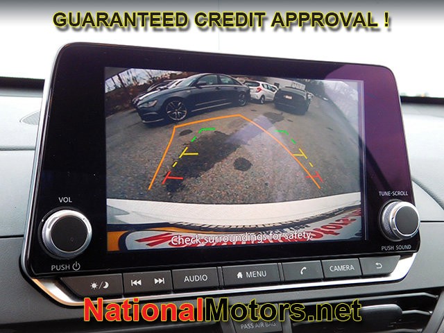 Nissan Altima Vehicle Full-screen Gallery Image 16