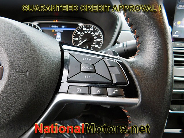 Nissan Altima Vehicle Full-screen Gallery Image 18