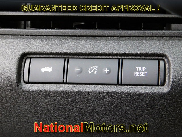 Nissan Altima Vehicle Full-screen Gallery Image 21