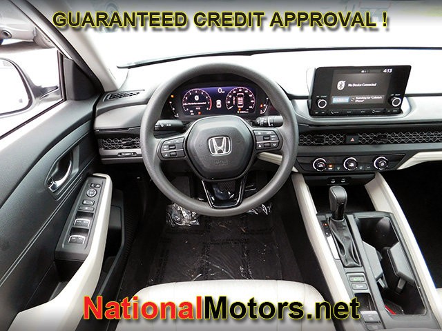 Honda Accord Sedan Vehicle Full-screen Gallery Image 10