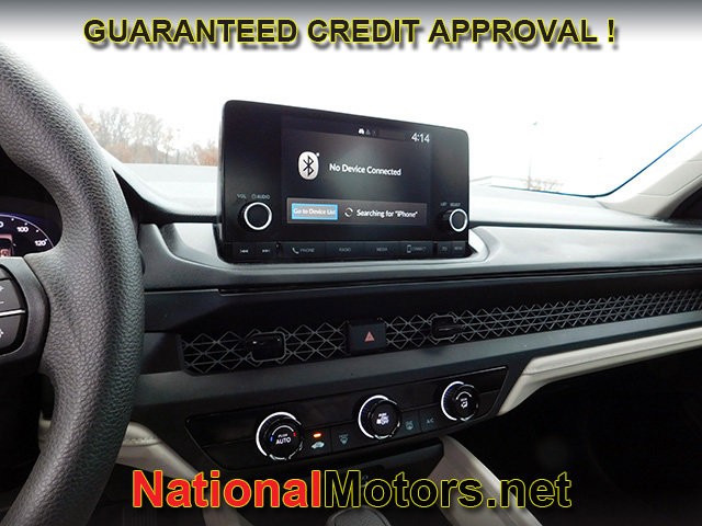 Honda Accord Sedan Vehicle Full-screen Gallery Image 14