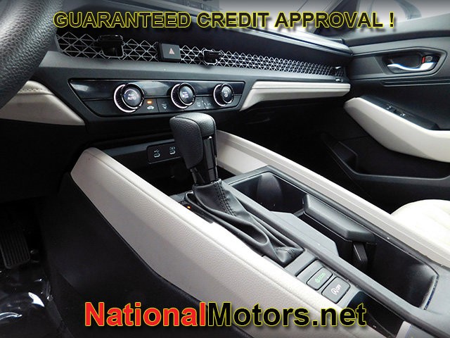 Honda Accord Sedan Vehicle Full-screen Gallery Image 16