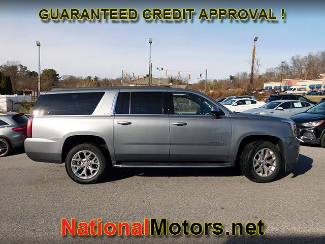GMC Yukon XL Vehicle Full-screen Gallery Image 04