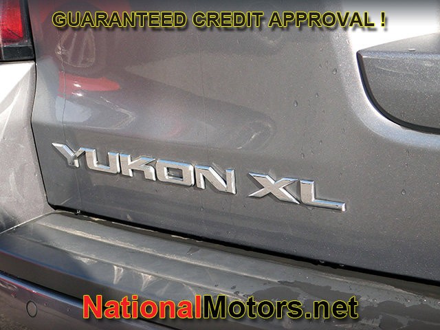 GMC Yukon XL Vehicle Full-screen Gallery Image 06