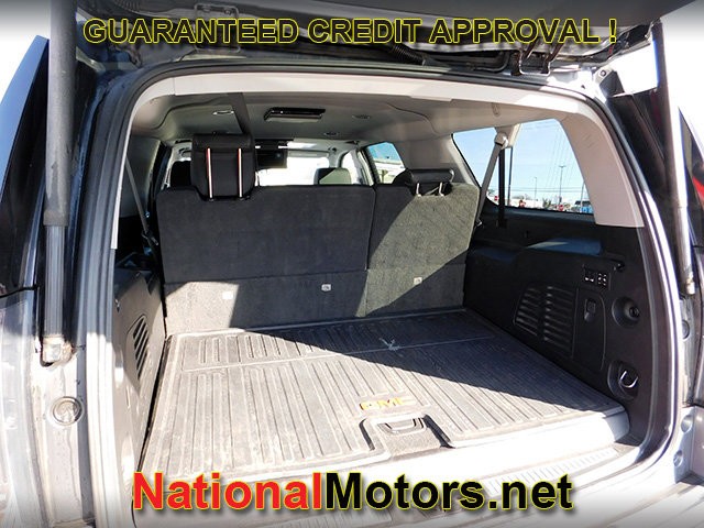 GMC Yukon XL Vehicle Full-screen Gallery Image 07