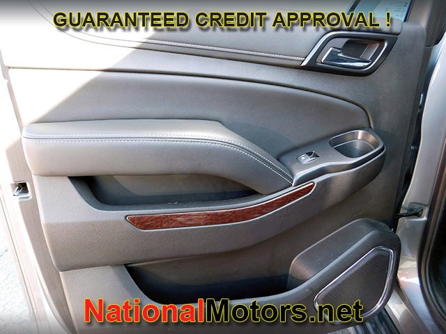 GMC Yukon XL Vehicle Full-screen Gallery Image 12