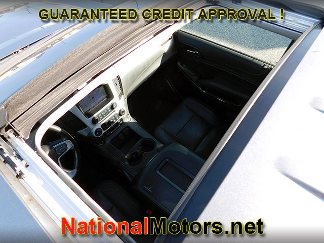 GMC Yukon XL Vehicle Full-screen Gallery Image 16