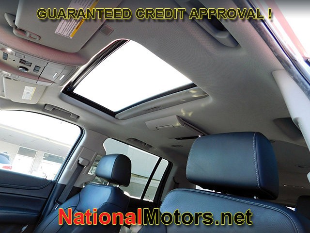 GMC Yukon XL Vehicle Full-screen Gallery Image 21