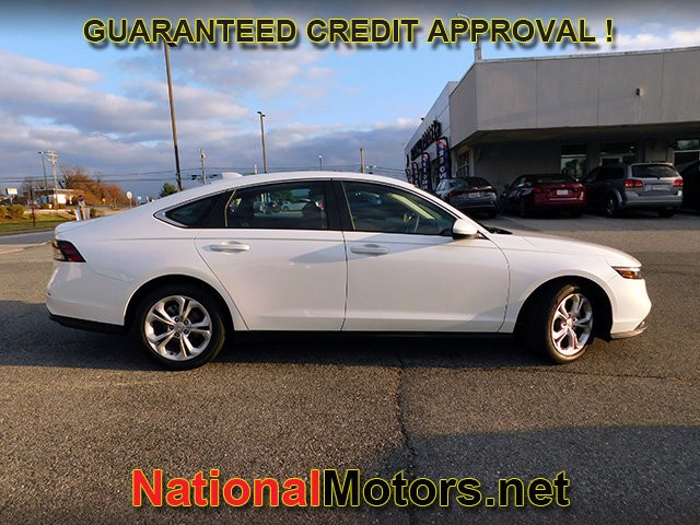 Honda Accord Sedan Vehicle Full-screen Gallery Image 03