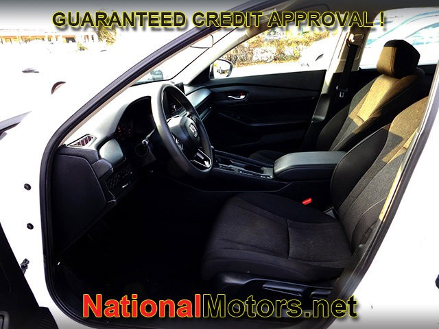 Honda Accord Sedan Vehicle Full-screen Gallery Image 12